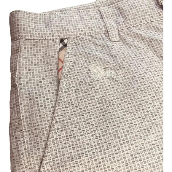 Burberry Men's Cream & Gray Gingham Flat Front Shorts - Picture 6 of 12